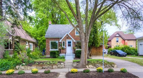 4 Dunbar Rd N, Waterloo, ON, N2L2C7 | Card Image