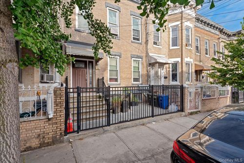 285 Lincoln Ave, Brooklyn, NY, 11208-1723 | Card Image