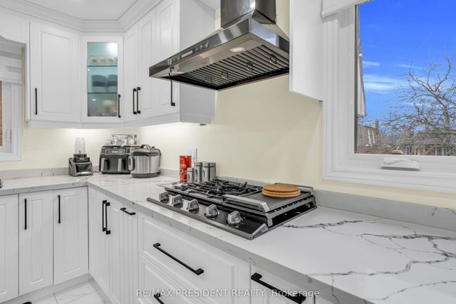 118 Charters Rd, House other with 5 bedrooms, 4 bathrooms and 2 parking in Brampton ON | Image 12