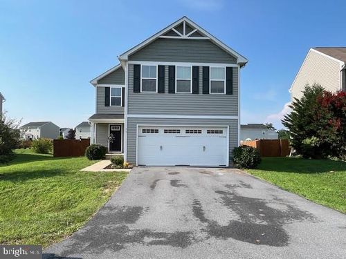 79 Milkweed Ln, BUNKER HILL, WV, 25413-3725 | Card Image
