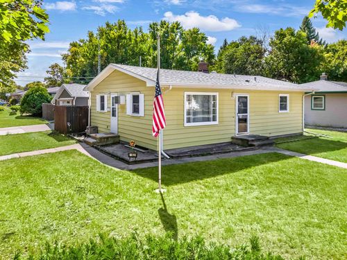 1921 10th Ave N, Moorhead, MN, 56560-1811 | Card Image