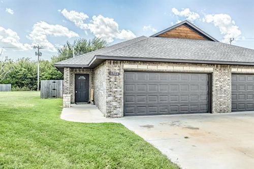 1764 Eighty Niner Ter, El Reno, OK, 73036-4105 | Card Image