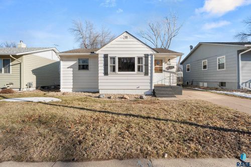 420 S Lincoln Ave, Sioux Falls, SD, 57104-3827 | Card Image
