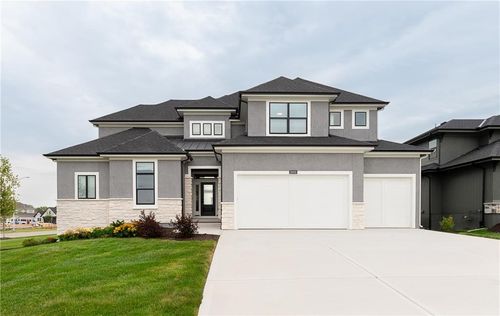 18601 Mohawk Ln, Overland Park, KS, 66085-8554 | Card Image
