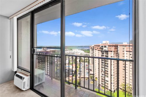 22m-98-500 Koauka Loop, Aiea, HI, 96701-5806 | Card Image