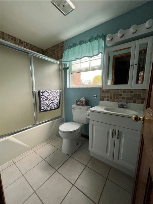 2ND FLOOR BATHROOM | Image 11