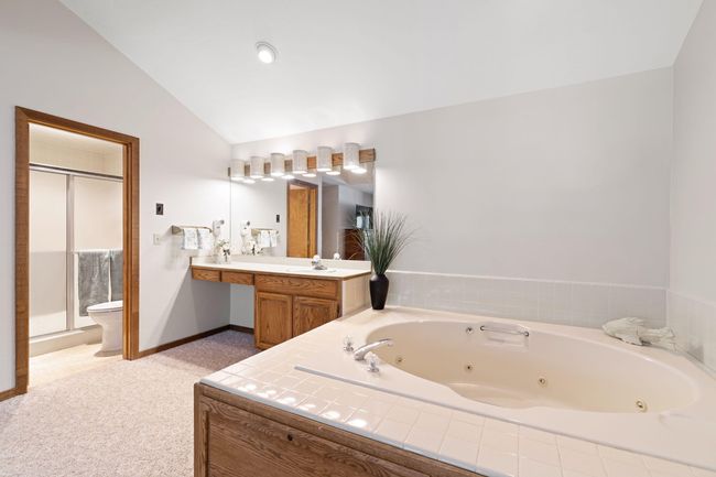 23-Prime Suite-JetTub-Vanity-Shower-Just | Image 23