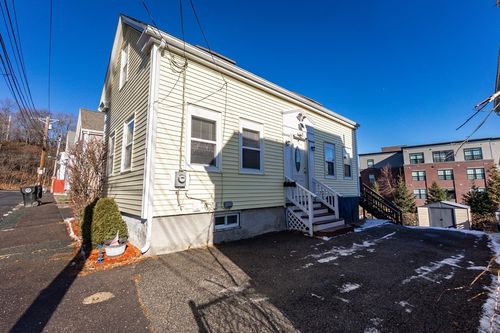 86 Flint St, Salem, MA, 01970-2228 | Card Image