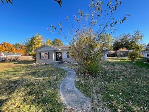 105 Circle Dr, Jerseyville, IL, 62052-1315 | Card Image