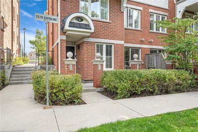 2579 6 Th Line, Townhouse with 2 bedrooms, 2 bathrooms and 1 parking in Oakville ON | Image 1