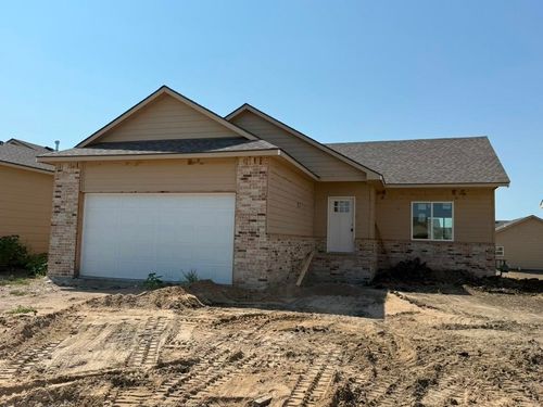 8973 E Joshua St, Bel Aire, KS, 67226-2371 | Card Image