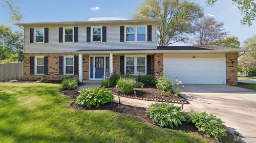 88 Devonshire Cir, Elgin, IL, 60123-1242 | Card Image