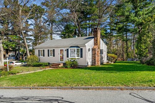 5 Pershing Ave, Acushnet, MA, 02743-2501 | Card Image