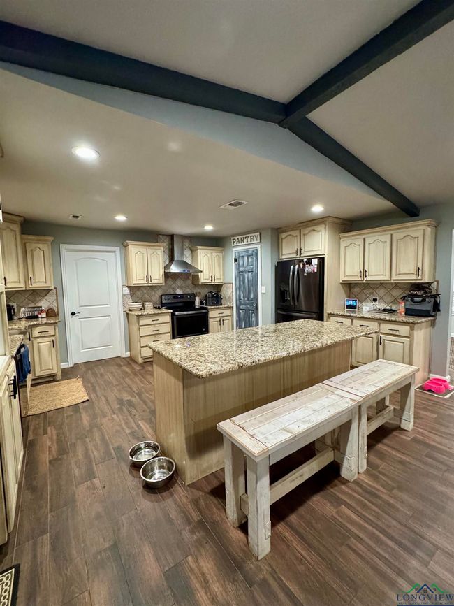 71 County Road 2936, House other with 3 bedrooms, 2 bathrooms and null parking in Hughes Springs TX | Image 8