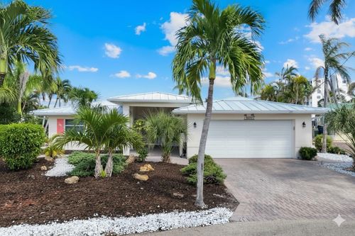 8552 Lagoon Rd, FORT MYERS BEACH, FL, 33931-5216 | Card Image