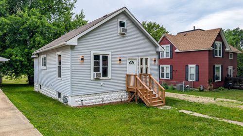 624 E Hawthorne St, Albert Lea, MN, 56007-2238 | Card Image