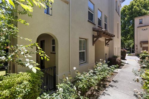 211 Okeefe Way, Mountain View, CA, 94041-1677 | Card Image