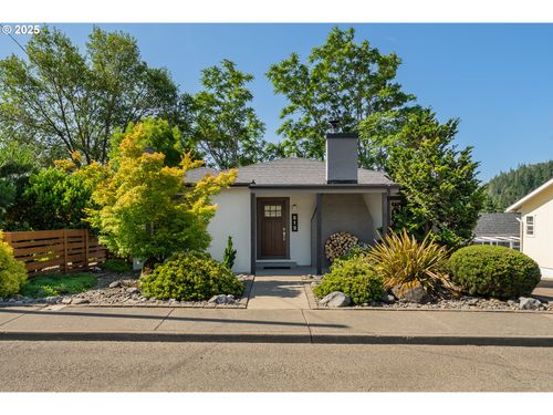512 Ne Division St, Myrtle Creek, OR, 97457-8510 | Card Image