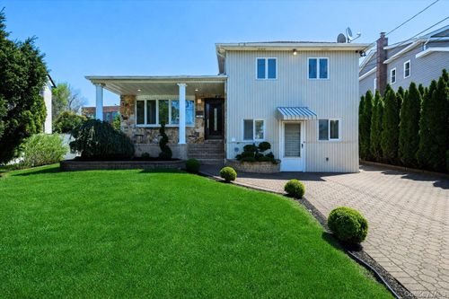 21 Soloff Blvd, Inwood, NY, 11096-1016 | Card Image