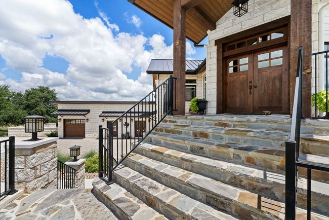 115 Trophy Oak Pt, Home with 5 bedrooms, 5 bathrooms and 3 parking in Fredericksburg TX | Image 6