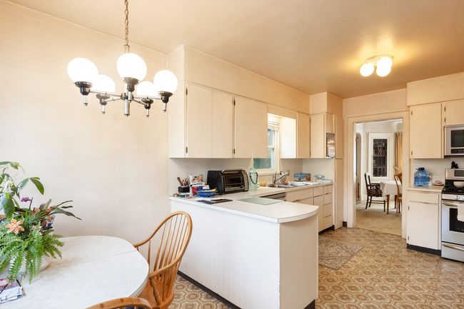 1121 W 16th Ave, House other with 8 bedrooms, 3 bathrooms and 2 parking in Vancouver BC | Image 8