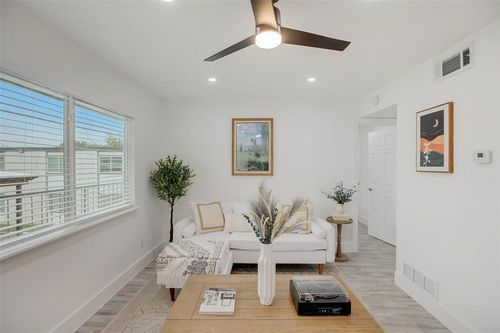 apt-207-1200 E 52nd St, Austin, TX, 78723-3046 | Card Image
