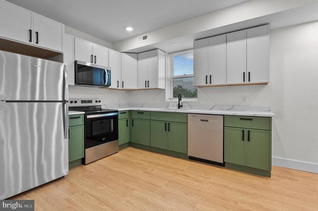 APT-2 - 2200 E Fayette St, Townhouse with 2 bedrooms, 1 bathrooms and null parking in BALTIMORE MD | Image 6