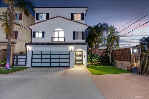 7330 De Soto Ave, Canoga Park, CA, 91303-1703 | Card Image