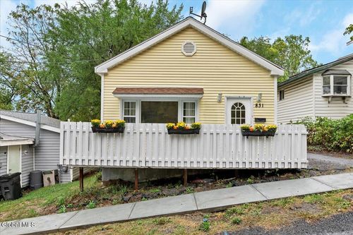 831 7th St, Rensselaer, NY, 12144-2029 | Card Image