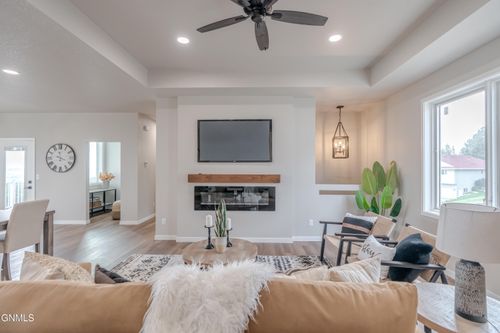 1548 Morning View Ct, Bismarck, ND, 58501-3000 | Card Image