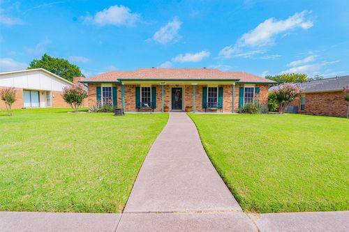 1111 Warwick Dr, Mesquite, TX, 75150-4330 | Card Image