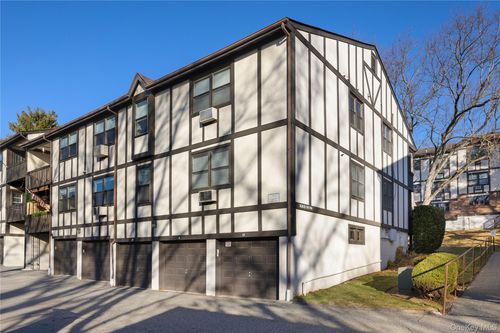 765 Sierra Vista Ln, Valley Cottage, NY, 10989-2718 | Card Image