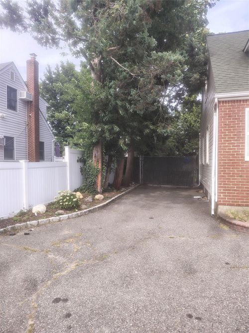 351 Meadow Ave, East Meadow, NY, 11554-2935 | Card Image
