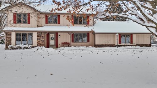 1431855 High Meadow Ln, Delafield, WI, 53018-3552 | Card Image