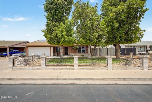2214 E Holmes Ave, Mesa, AZ, 85204-6150 | Card Image