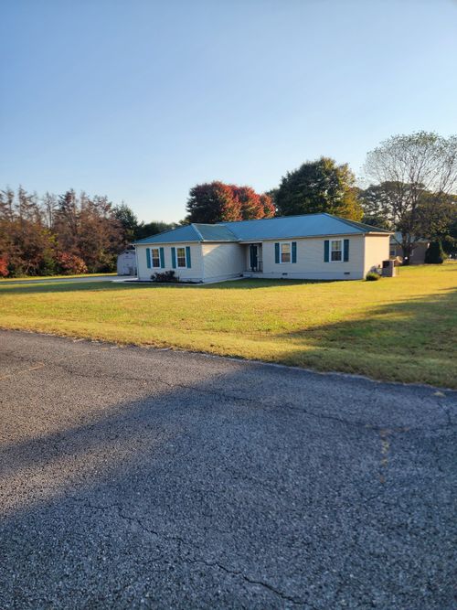 224 Gaines Cir, Estill Springs, TN, 37330-3862 | Card Image