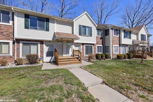 17445 Utica Oaks Ln, Roseville, MI, 48066-7736 | Card Image