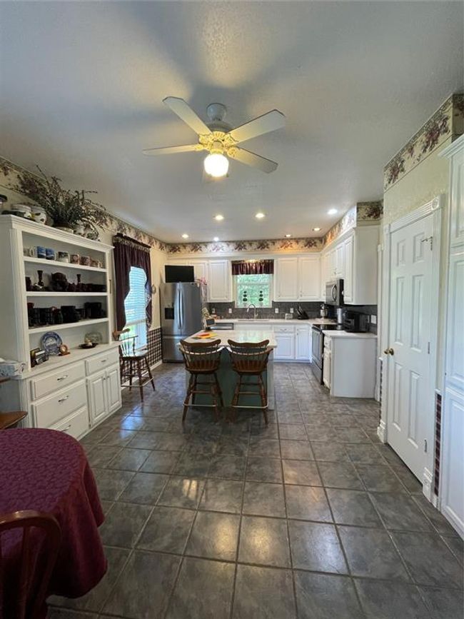 16285 S Maple Rd, House other with 3 bedrooms, 3 bathrooms and null parking in Hinton OK | Image 25
