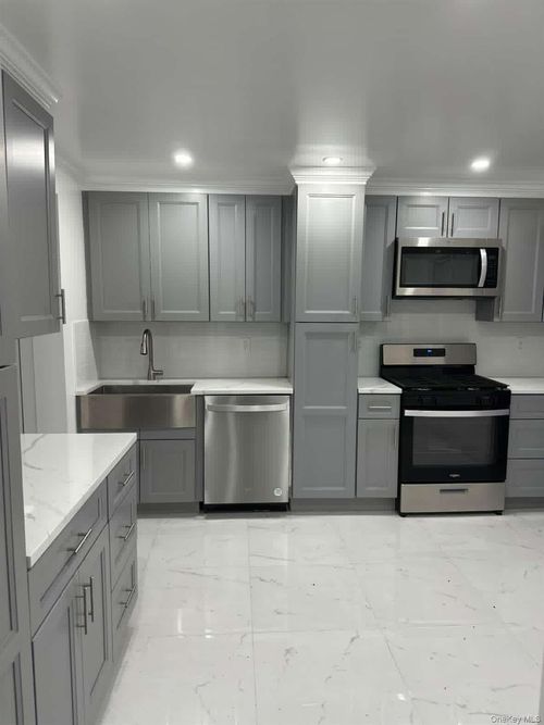 66 Valentine St, Glen Cove, NY, 11542-2334 | Card Image