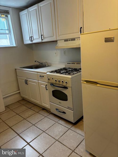 2f-918 S 12th St, PHILADELPHIA, PA, 19147-3634 | Card Image