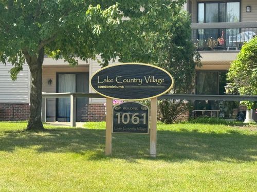 1061 Regent Rd, Oconomowoc, WI, 53066-4608 | Card Image