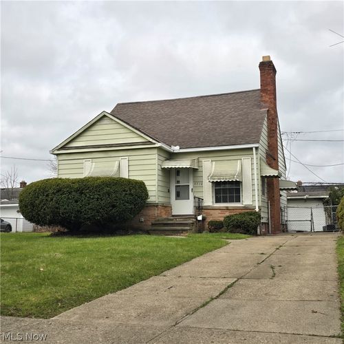 3710 Pennington Rd, Shaker Heights, OH, 44120-5018 | Card Image
