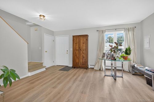 22 8th St, Bayville, NY, 11709-2426 | Card Image