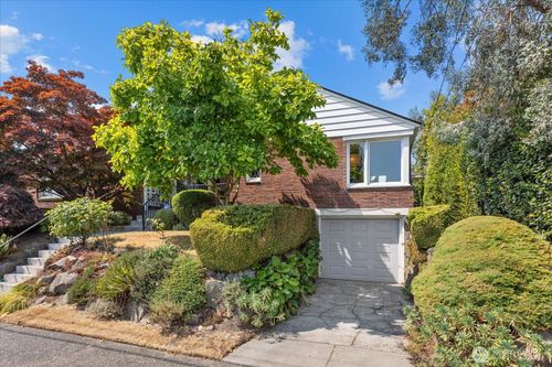 8327 24th Ave Nw, Seattle, WA, 98117-4440 | Card Image