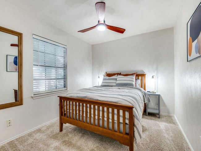 Queen size bed | Image 15