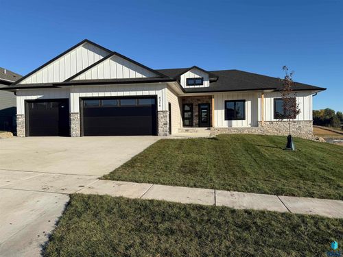 8316 Sheridan Cir, Sioux Falls, SD, 57110 | Card Image