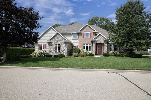 422 Bosworth Lane, NEENAH, WI, 54956 | Card Image