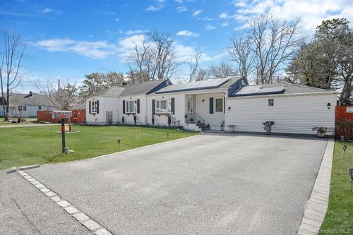 8 Evergreen Ave, Brentwood, NY, 11717-4002 | Card Image