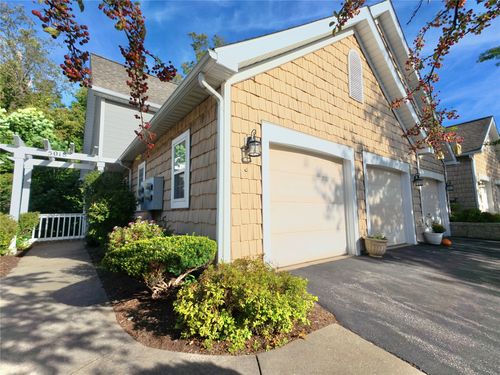 5018 Oakridge Cir, Erie, PA, 16509-7902 | Card Image