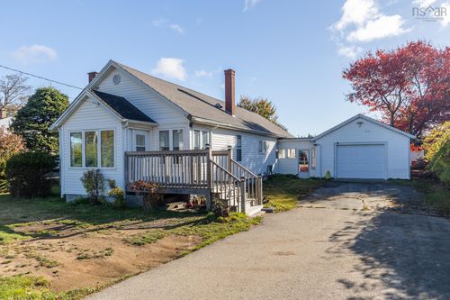 752 Highway 1, Hebron, NS, B5A5Z5 | Card Image